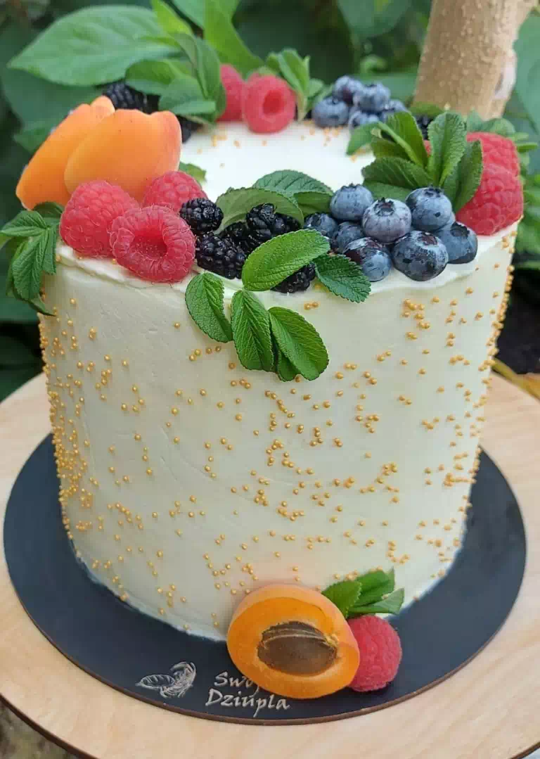 tort z owocami